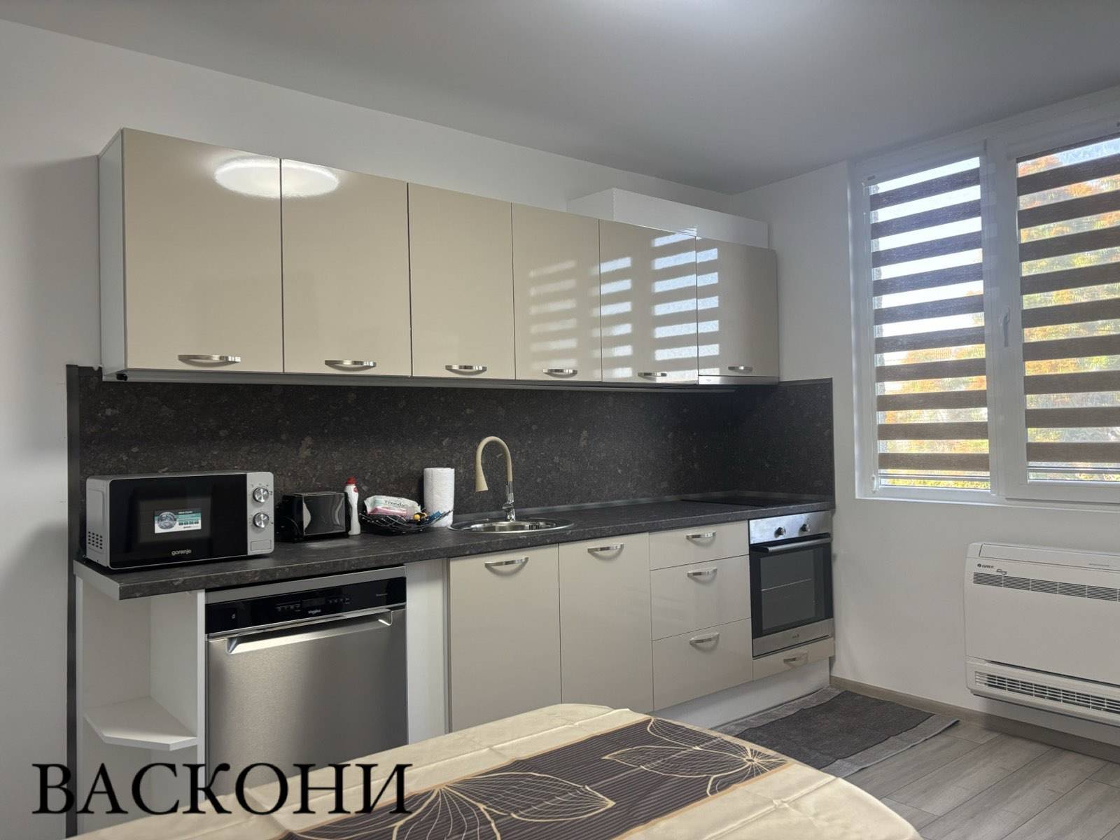 Тристаен апартамент - 1 нощувка за 4-5 човека 100 лева